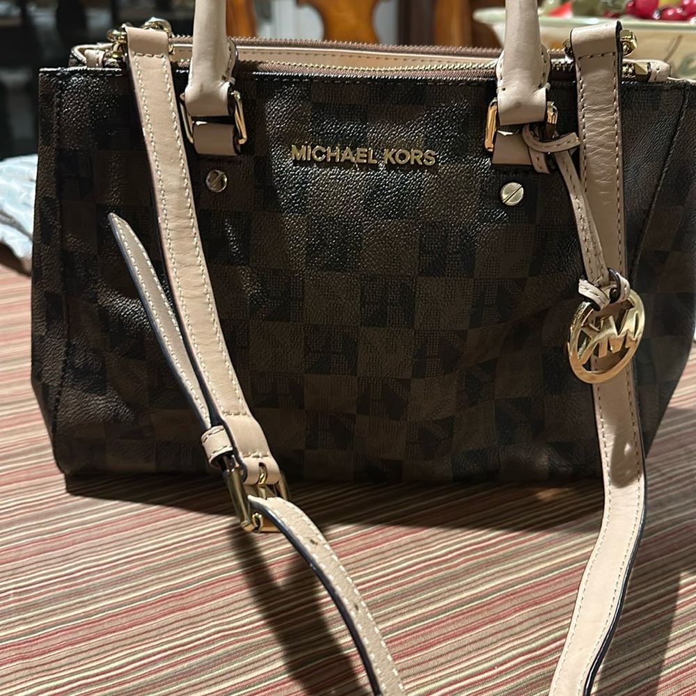Michael Kors small signature bag